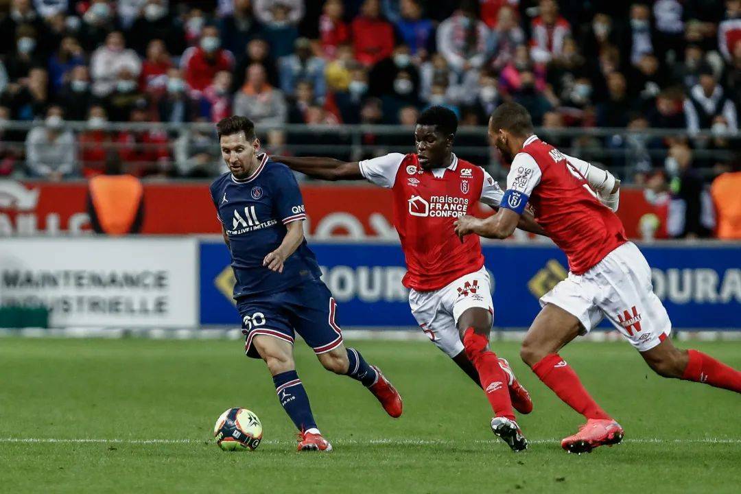 包含法甲国际比赛日走向成谜;上海海港战术微调;话题不断;赛季目标并未改变的词条 包含法甲国际比赛日走向成谜;上海海港战术微调;话题不断;赛季目标并未改变的词条