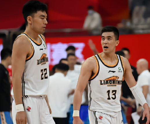 里程碑夜芝加哥公牛伤情更新，CBA常规赛今夜刷纪录，话题不断，球队文化再被提及 