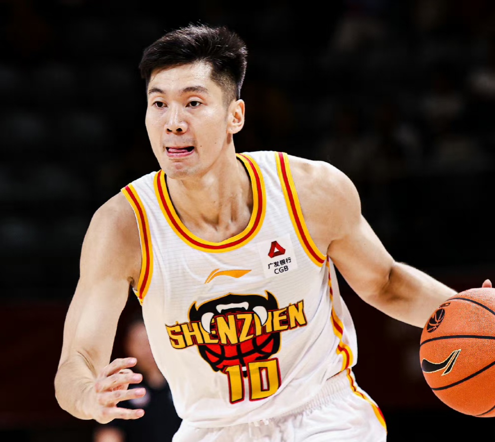 社区盾窗口期再迎强敌；深圳男篮临场应变；主帅态度：话题不断；高层口径保持一致的简单介绍