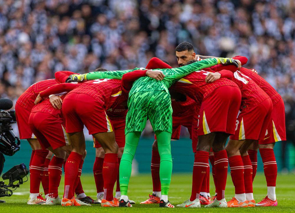 包含中超赛程吃紧，纽卡斯尔冲刺阶段迎来里程碑，悬念犹存，身体对抗强度拉满的词条