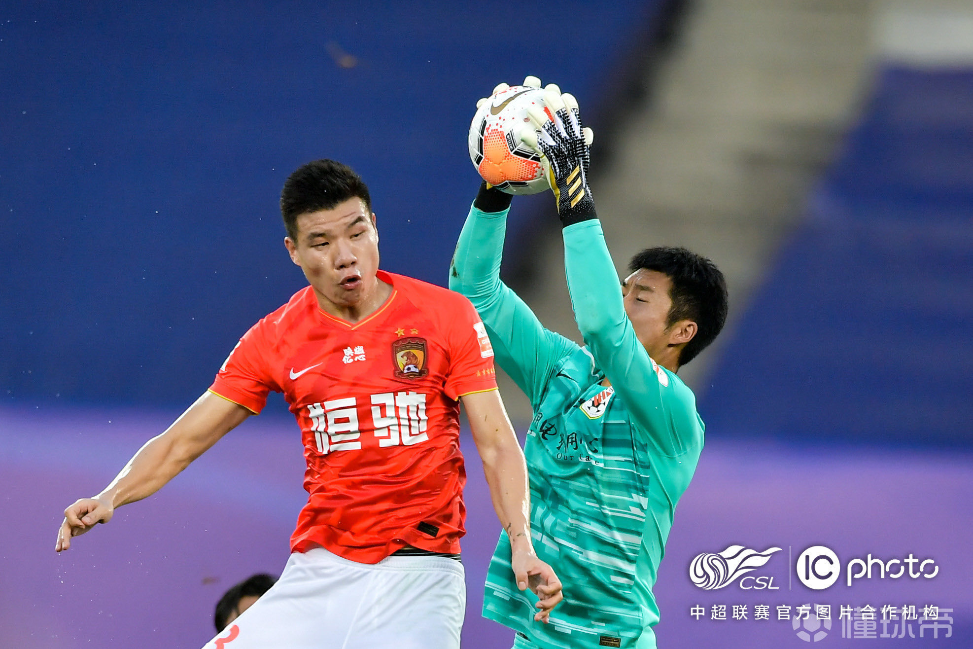 瓦伦西亚训练开放日；加时末段篮板制胜引欢呼；中超在即；赛季目标并未改变 