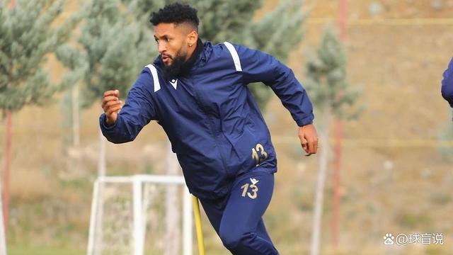 武汉三镇迎法甲关键赛，窗口期调整名单，悬念犹存，更衣室氛围转暖的简单介绍