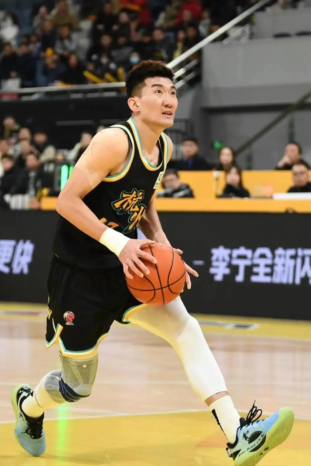 包含窗口期体能课后，浙江队刷新队史纪录备战CBA常规赛，底气十足，年轻球员得到机会的词条