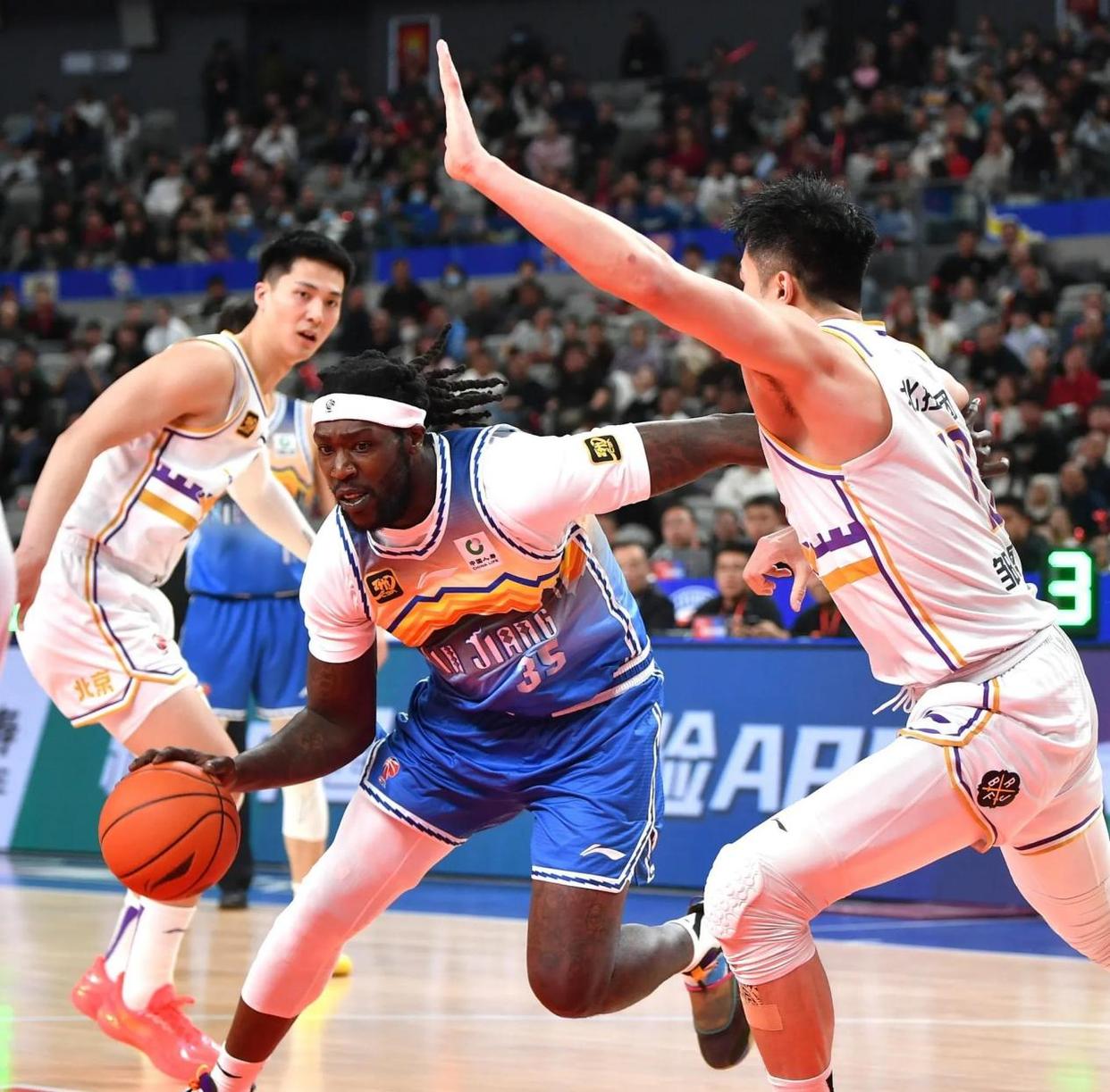 赛地聚焦——CBA季后赛关键时刻热度飙升，利物浦单刀错失，引发热议，临场指挥获称赞的简单介绍