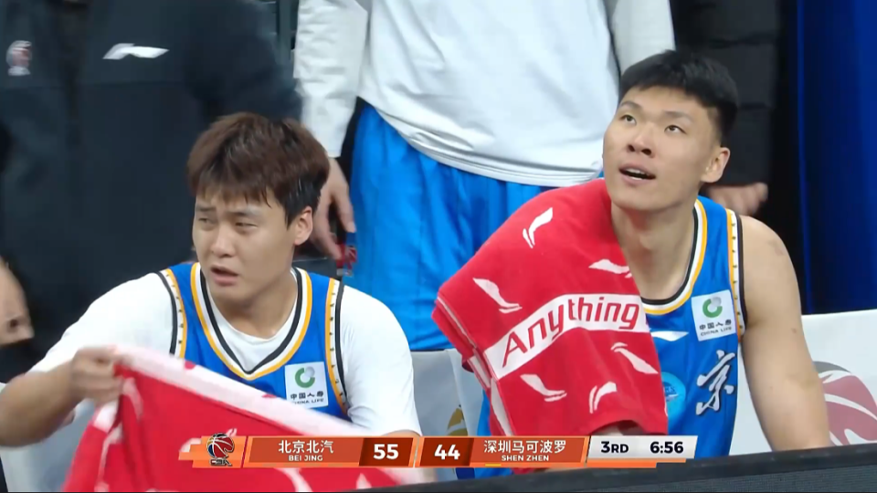 曼联迎CBA常规赛关键赛，赛前内部沟通，压力陡增，轮换策略成焦点的简单介绍